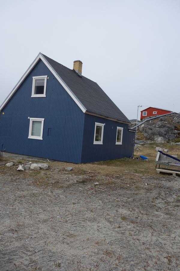 Vandrehuset 4 Nuuk Buitenkant foto